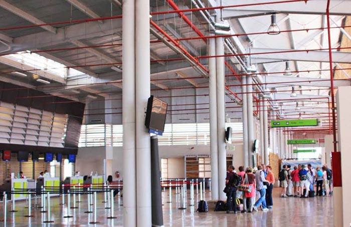 Interior aeropuerto de Ecuador construido con Construpanel