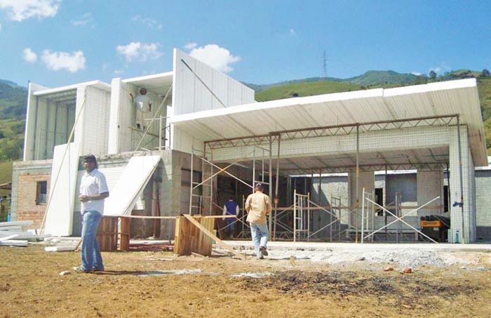 Casa habitación en obra con construpanel Fanosa, en Bogotá