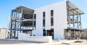 Esqueleto de proyecto de construccion en obra con placas de eps para asegurar una arquitectura pasiva